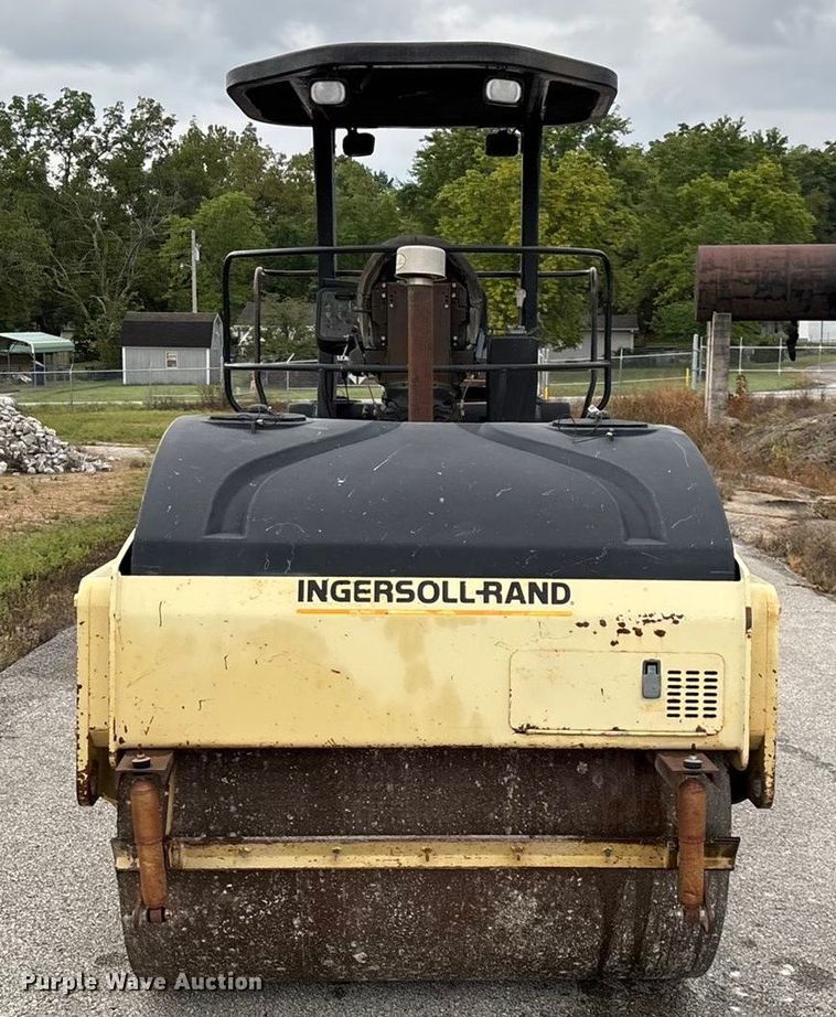 image for item EN5620 1999 Ingersoll Rand DD-70 double drum vibratory roller