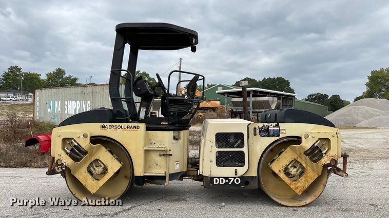 image for item EN5620 1999 Ingersoll Rand DD-70 double drum vibratory roller