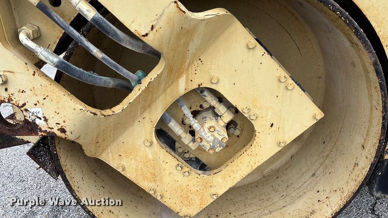 image for item EN5620 1999 Ingersoll Rand DD-70 double drum vibratory roller