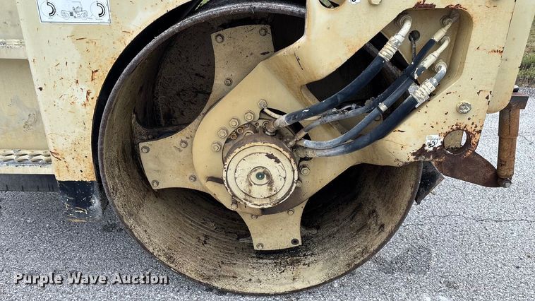 image for item EN5620 1999 Ingersoll Rand DD-70 double drum vibratory roller