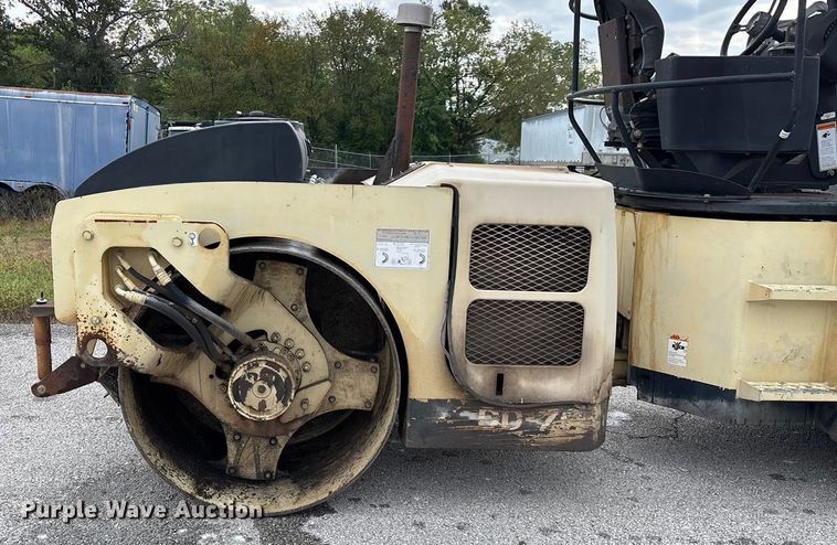 image for item EN5620 1999 Ingersoll Rand DD-70 double drum vibratory roller