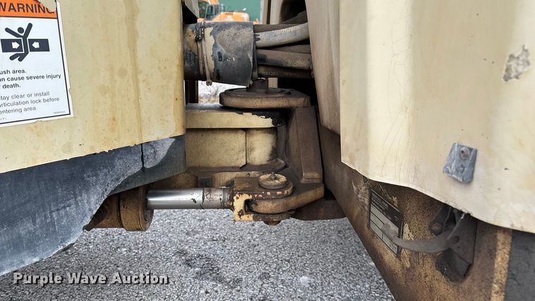 image for item EN5620 1999 Ingersoll Rand DD-70 double drum vibratory roller