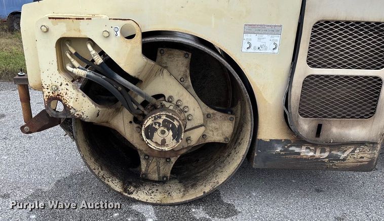 image for item EN5620 1999 Ingersoll Rand DD-70 double drum vibratory roller