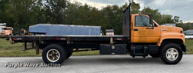 image for item EN5621 1993 Chevrolet Kodiak C5500  flatbed truck
