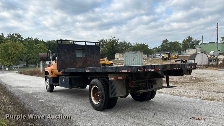 image for item EN5621 1993 Chevrolet Kodiak C5500  flatbed truck