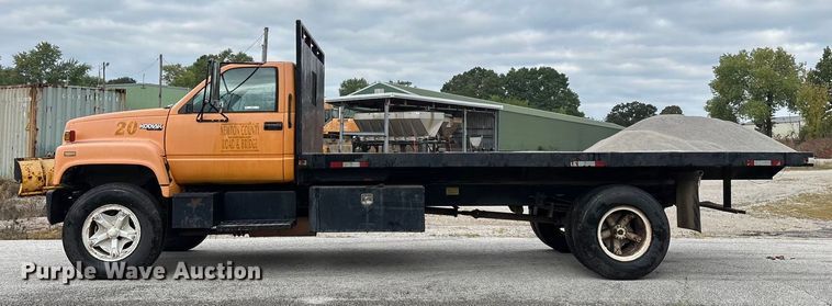 image for item EN5621 1993 Chevrolet Kodiak C5500  flatbed truck