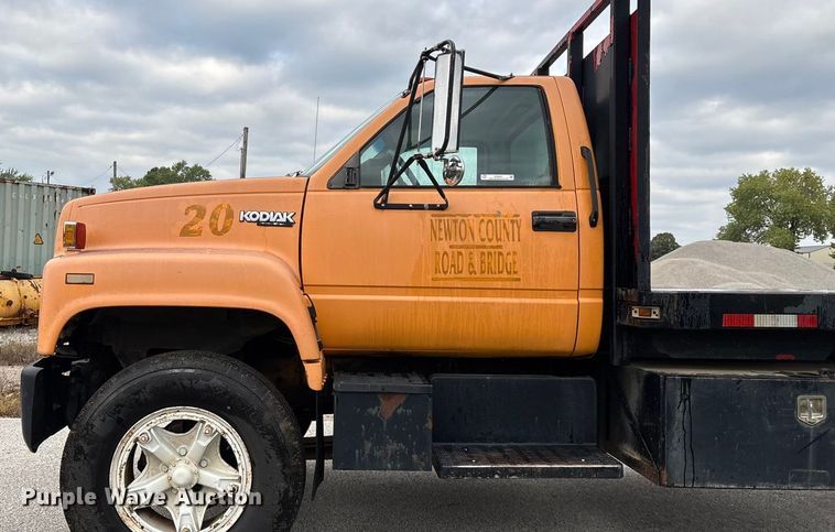 image for item EN5621 1993 Chevrolet Kodiak C5500  flatbed truck