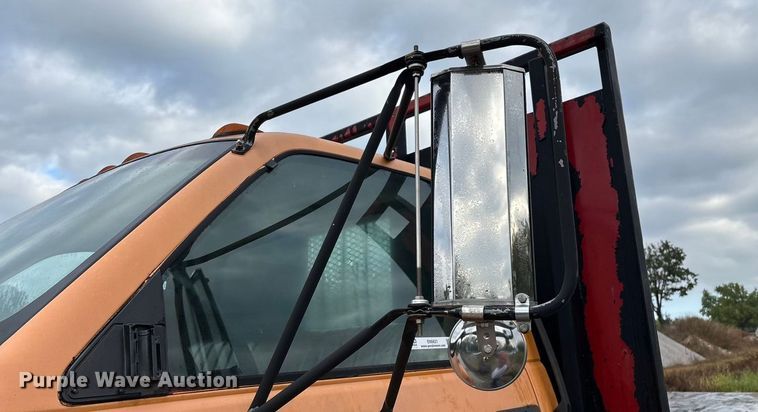 image for item EN5621 1993 Chevrolet Kodiak C5500  flatbed truck