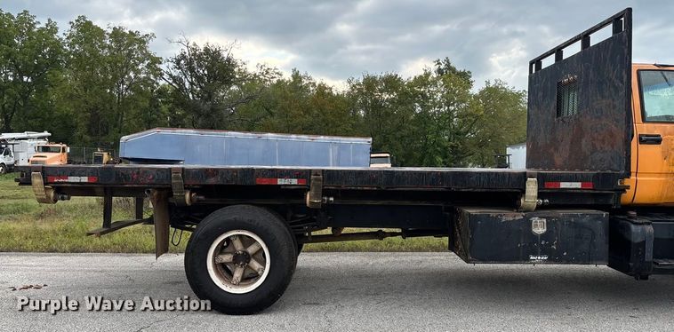 image for item EN5621 1993 Chevrolet Kodiak C5500  flatbed truck