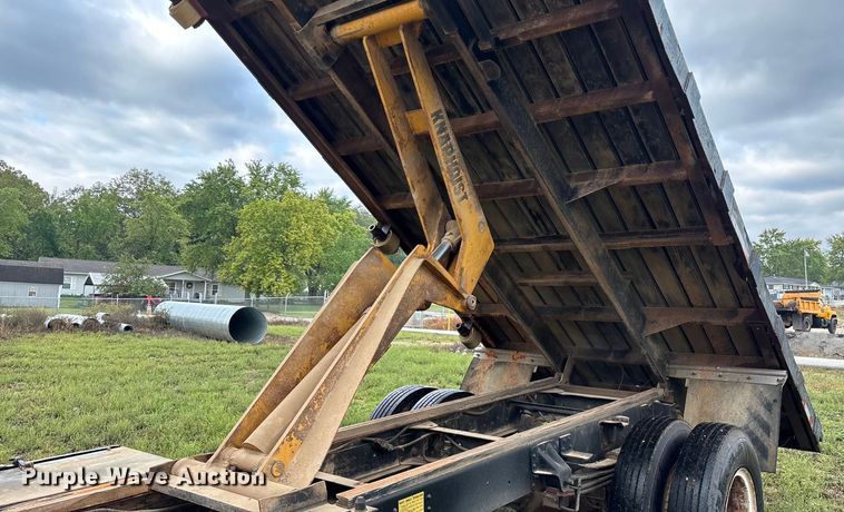 image for item EN5621 1993 Chevrolet Kodiak C5500  flatbed truck