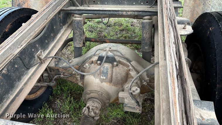 image for item EN5621 1993 Chevrolet Kodiak C5500  flatbed truck