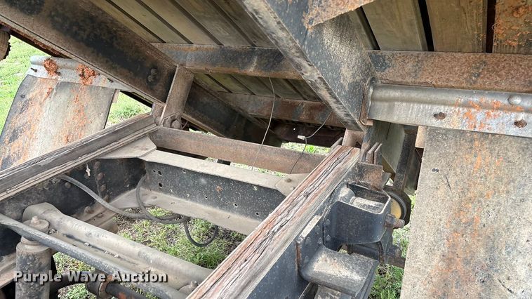 image for item EN5621 1993 Chevrolet Kodiak C5500  flatbed truck