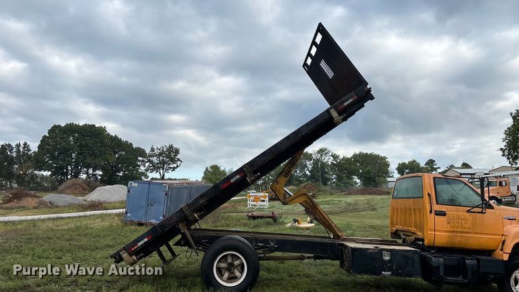 image for item EN5621 1993 Chevrolet Kodiak C5500  flatbed truck