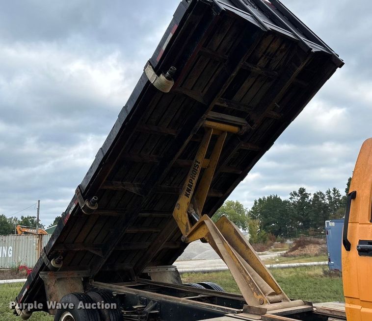 image for item EN5621 1993 Chevrolet Kodiak C5500  flatbed truck