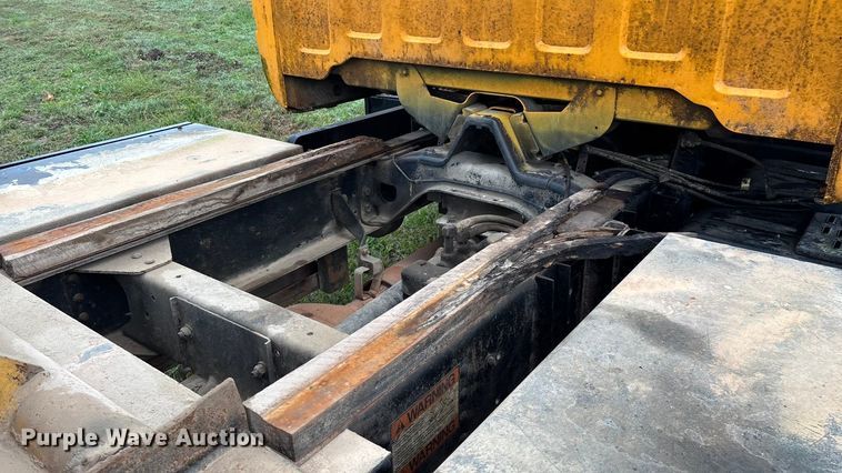 image for item EN5621 1993 Chevrolet Kodiak C5500  flatbed truck