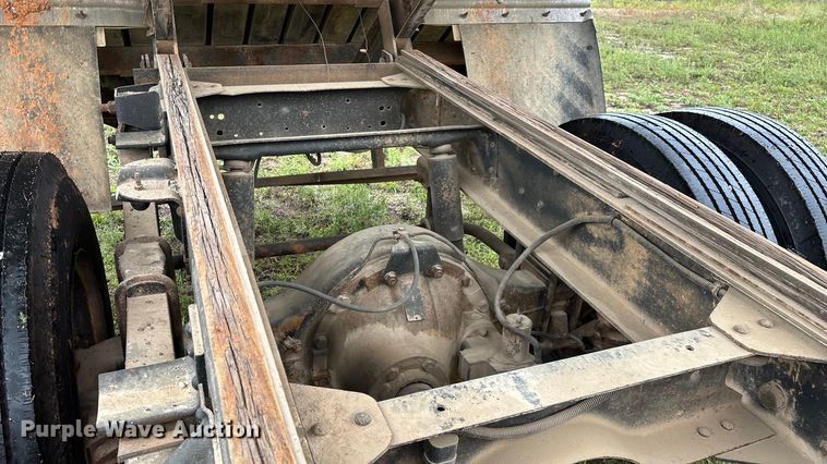 image for item EN5621 1993 Chevrolet Kodiak C5500  flatbed truck