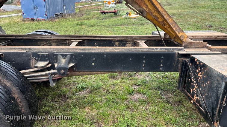 image for item EN5621 1993 Chevrolet Kodiak C5500  flatbed truck