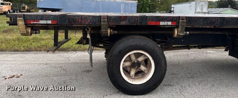 image for item EN5621 1993 Chevrolet Kodiak C5500  flatbed truck