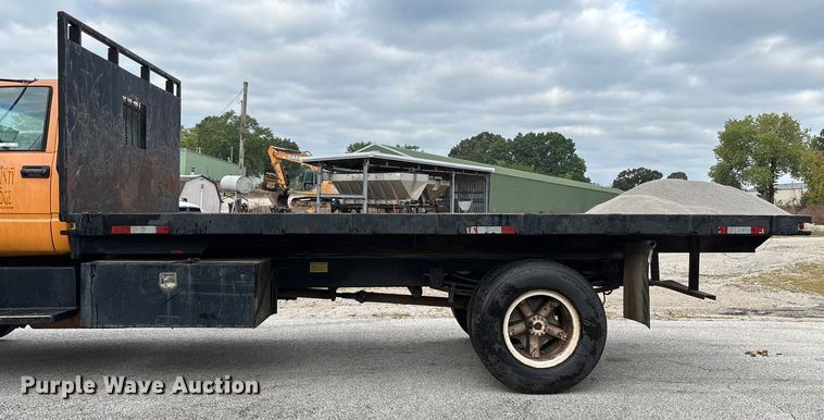 image for item EN5621 1993 Chevrolet Kodiak C5500  flatbed truck