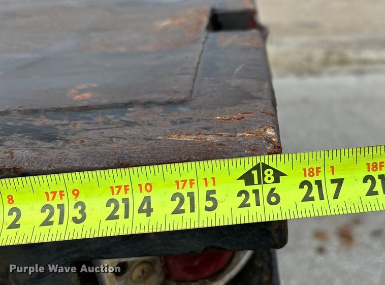 image for item EN5621 1993 Chevrolet Kodiak C5500  flatbed truck