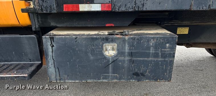 image for item EN5621 1993 Chevrolet Kodiak C5500  flatbed truck