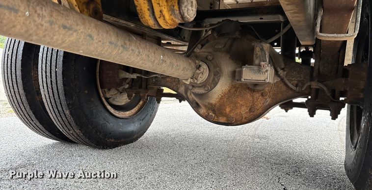 image for item EN5621 1993 Chevrolet Kodiak C5500  flatbed truck