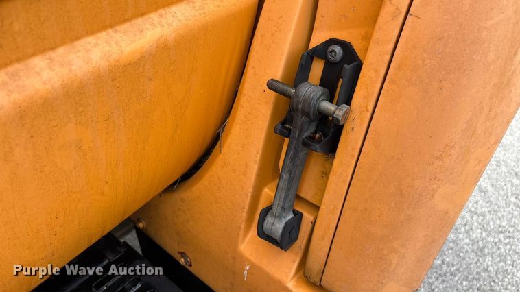 image for item EN5621 1993 Chevrolet Kodiak C5500  flatbed truck