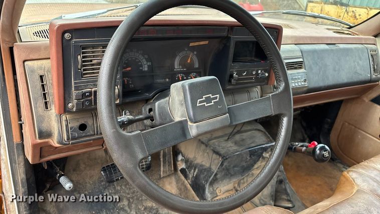 image for item EN5621 1993 Chevrolet Kodiak C5500  flatbed truck