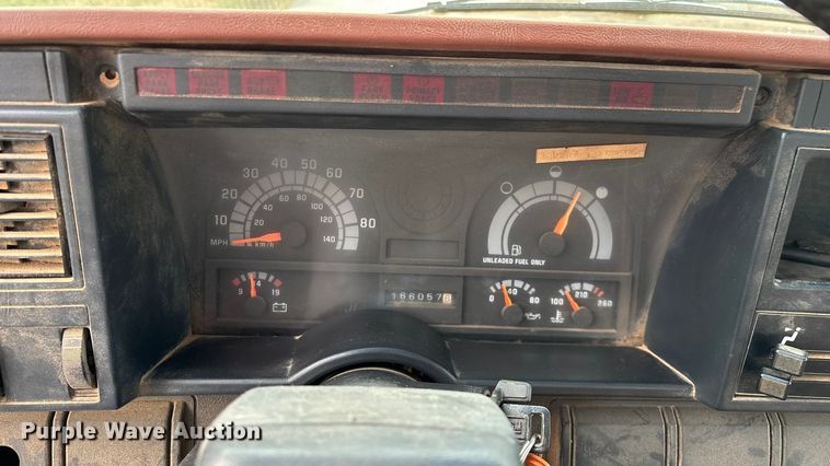 image for item EN5621 1993 Chevrolet Kodiak C5500  flatbed truck