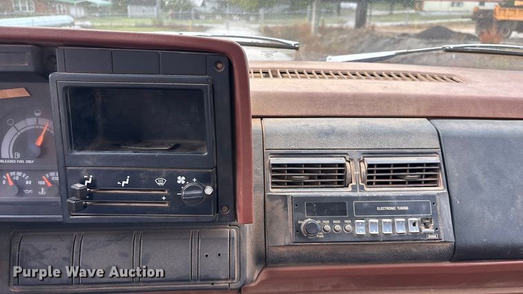 image for item EN5621 1993 Chevrolet Kodiak C5500  flatbed truck