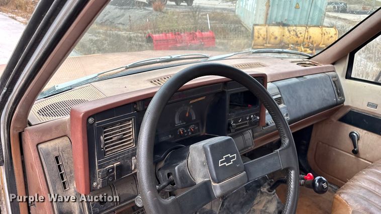 image for item EN5621 1993 Chevrolet Kodiak C5500  flatbed truck