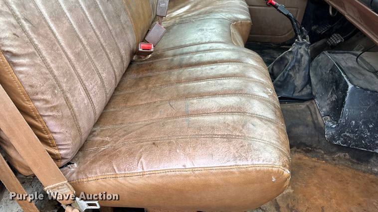 image for item EN5621 1993 Chevrolet Kodiak C5500  flatbed truck