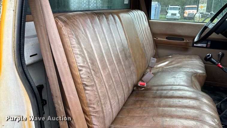 image for item EN5621 1993 Chevrolet Kodiak C5500  flatbed truck