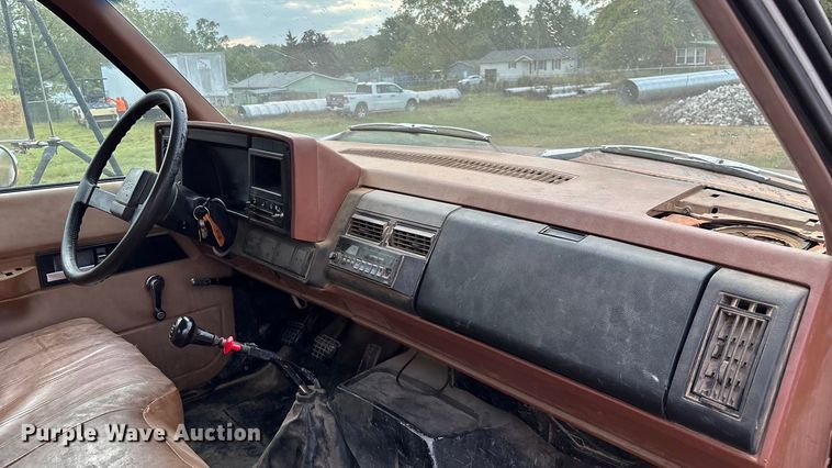 image for item EN5621 1993 Chevrolet Kodiak C5500  flatbed truck