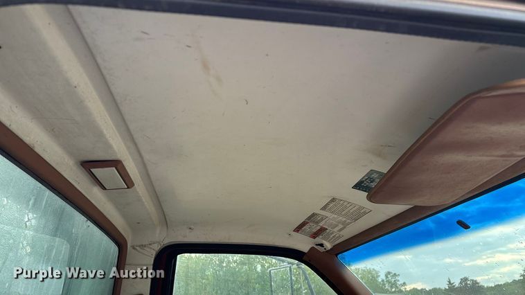 image for item EN5621 1993 Chevrolet Kodiak C5500  flatbed truck