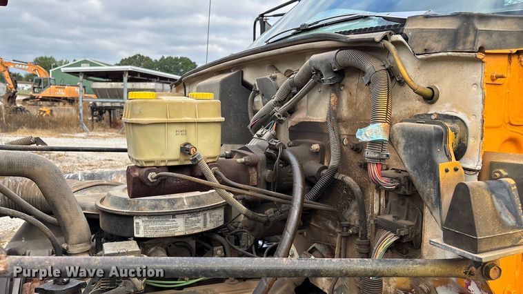 image for item EN5621 1993 Chevrolet Kodiak C5500  flatbed truck