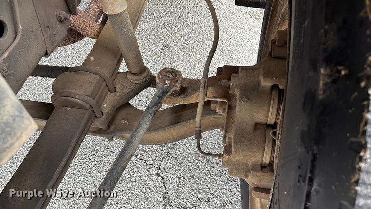 image for item EN5621 1993 Chevrolet Kodiak C5500  flatbed truck