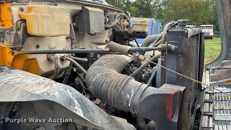 image for item EN5621 1993 Chevrolet Kodiak C5500  flatbed truck