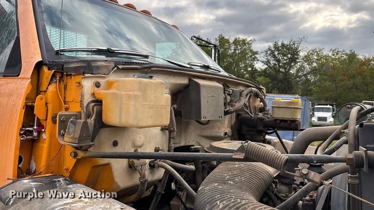 image for item EN5621 1993 Chevrolet Kodiak C5500  flatbed truck