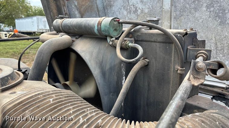 image for item EN5621 1993 Chevrolet Kodiak C5500  flatbed truck