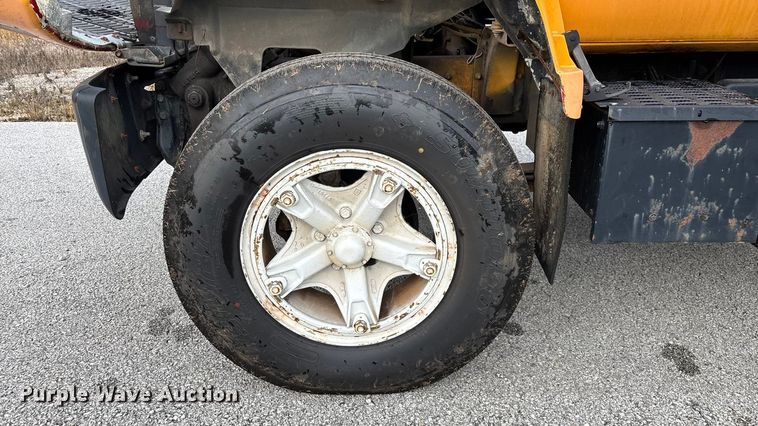 image for item EN5621 1993 Chevrolet Kodiak C5500  flatbed truck