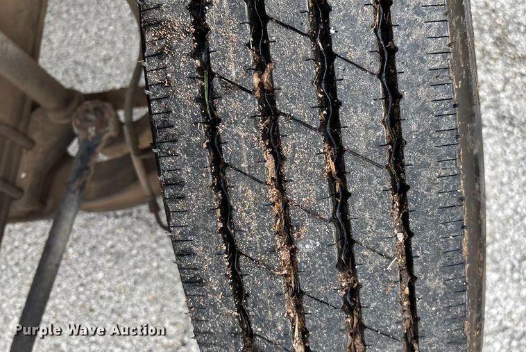 image for item EN5621 1993 Chevrolet Kodiak C5500  flatbed truck