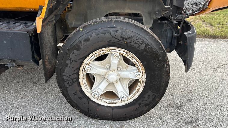 image for item EN5621 1993 Chevrolet Kodiak C5500  flatbed truck