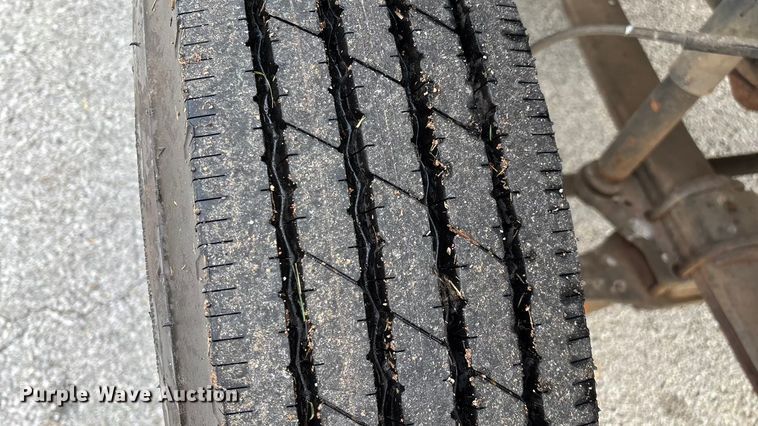 image for item EN5621 1993 Chevrolet Kodiak C5500  flatbed truck