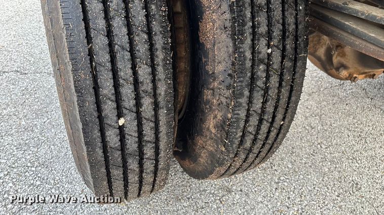 image for item EN5621 1993 Chevrolet Kodiak C5500  flatbed truck