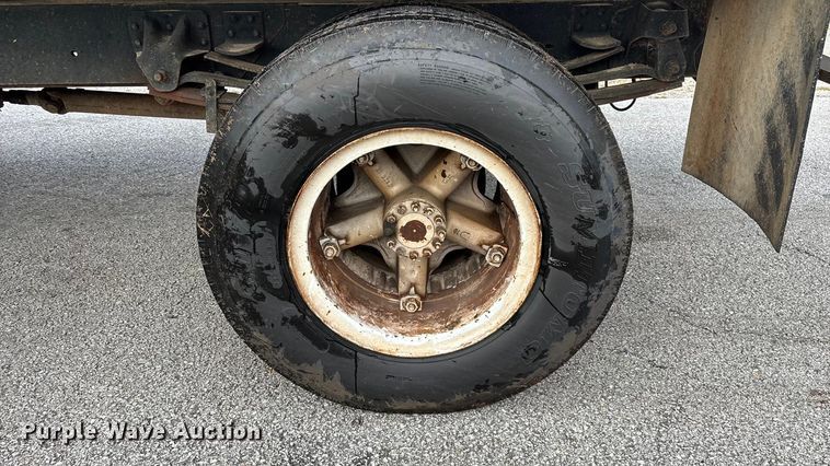 image for item EN5621 1993 Chevrolet Kodiak C5500  flatbed truck