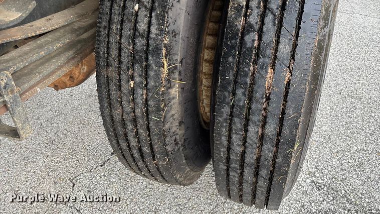 image for item EN5621 1993 Chevrolet Kodiak C5500  flatbed truck