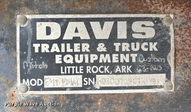 image for item EN5622 1998 Volvo VN dump truck