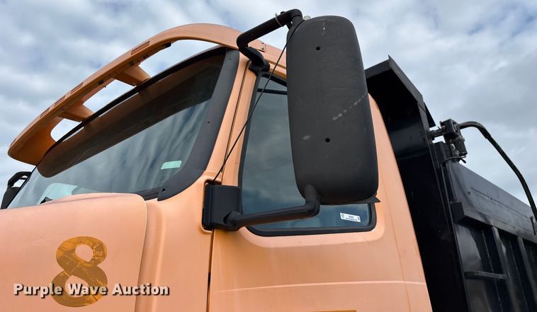 image for item EN5622 1998 Volvo VN dump truck