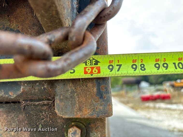 image for item EN5622 1998 Volvo VN dump truck